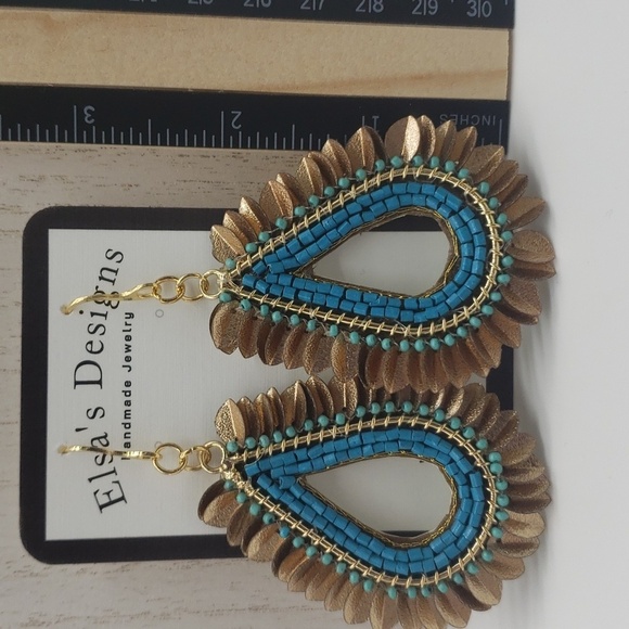 1881- Beaded Dangle Women's Handmade Earrings NWT - Picture 3 of 4